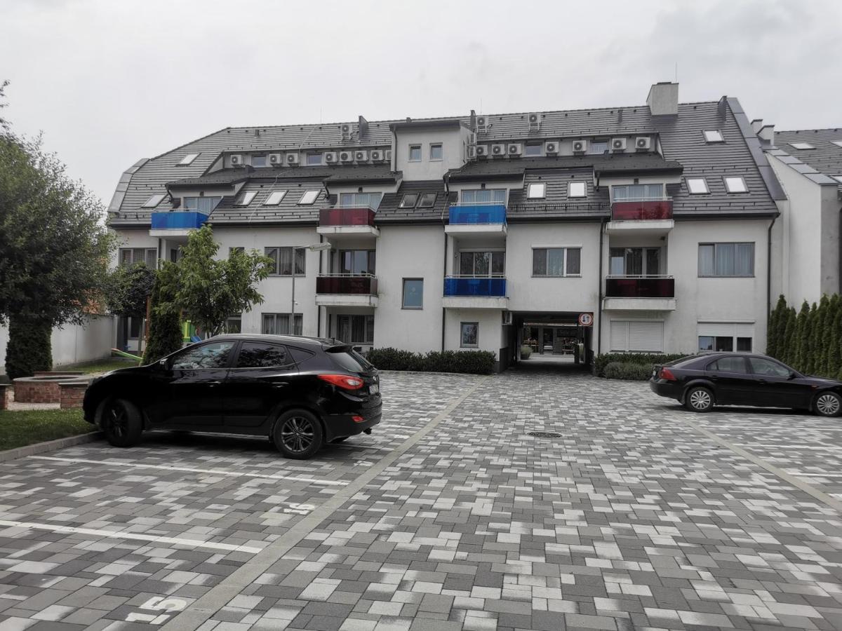 Szabo Lux Apartman Sárvár Esterno foto
